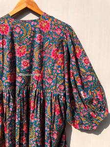 ชุดเดรสผ้าฝ้ายมิดิทำมือสำหรับผู้หญิง พิมพ์ลายด้วยมือ คอวีลึก ผู้ผลิตขายส่งราคาดีที่สุด - Product Image 2