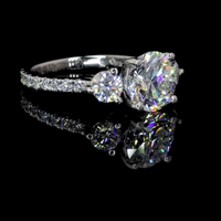 Bague de fiançailles en platine à trois pierres avec bande pavée, diamant rond, certifiée IGI, bijoux de luxe pour mariée, provenant du Gujarat