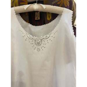 Robe de nuit vintage en lin français Celeste - Product Image 1