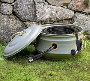 Macetas decorativas de metal para mangueras de jardín, para almacenamiento en exteriores, mantienen las mangueras seguras con un diseño elegante y duradero. - Product Image 3