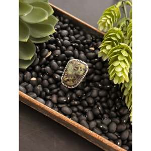 Anillo Navajo Hecho a Mano con Piedra Preciosa Turquesa Black Jack y Plata de Ley, Talla 10.5, Engaste Fino, Uso Diario - Product Image 4
