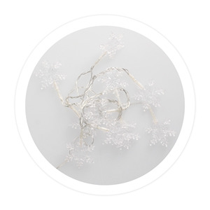 Ghirlanda di fiocchi di neve LED trasparenti da 1,35 m (GSC 204600026) - Product Image 1