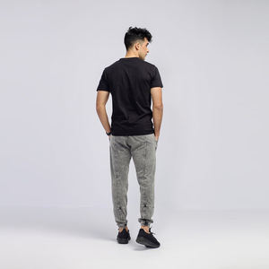 Joggers personnalisés solides 100% coton pour hommes, pantalons de survêtement lavés à l'acide, pantalons de poids moyen unis en éponge française avec fermeture à cordon - Product Image 4