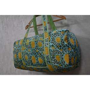 Bolsa de Viaje de Lona Acolchada Estilo Boho, Estampado Floral Indio Hecho a Mano, Bolsa de Hombro Ligera de Lujo para Mujer - Product Image 3