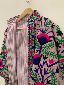 Chaqueta de tela TNT suave hecha a mano, abrigo de ropa de mujer Suzani bordado Chaqueta corta de algodón para mujer - Product Image 3