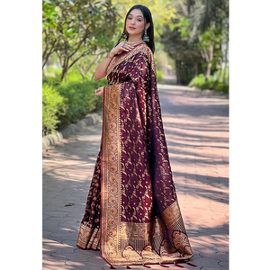 Saree Wanita Sutra Katan Banarasi Jaal Warna Merah Marun Tua dengan Tenun Zari yang Rumit, Cocok untuk Pesta, Tradisional, Musim Panas, Anti Kusut, dan Melindungi dari Sinar Matahari