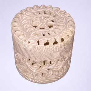 Boîte à bijoux sculptée en pierre ronde de 7x7 cm fabriquée à la main de petite taille pour l'emballage de cadeaux de la Saint-Valentin boîte de cadeaux de sculpture sur pierre élégante - Product Image 1