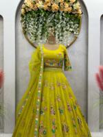 Le dernier design Lehenga Choli pour femme avec séquence de fils fonctionne avec un brodeur en dentelle à quatre côtés disponible à bas prix