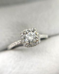 Anillo de compromiso de moissanita de corte redondo de 8mm | Anillo de Boda nupcial Halo con cojín | Anillo de promesa de aniversario de plata o oro - Product Image 2