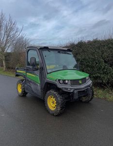 Vehículo Utilitario John Deere XUV 520 de 4 Asientos, Motor a Gasolina, Transmisión Automática, Neumáticos R16, Ruedas Verde Amarillo - Product Image 1