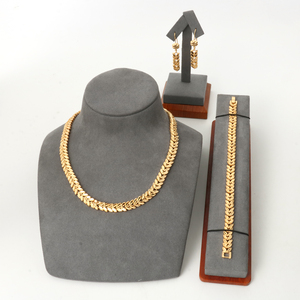 Joyería de Cobre al por Mayor NYH, Juego de <span class=keywords><strong>3</strong></span> Piezas, Chapado en Oro, Cadena con Hojas de Oro Estilo Dubai, Pulsera, Collar y Pendientes Colgantes para Mujer - Product Image 1