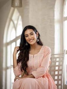 Anarkali Kurti ชุดยาวแบบดั้งเดิมของอินเดียสำหรับผู้หญิงและเด็กผู้หญิงชุดลำลองยาวปักลายดีไซน์สวย - Product Image 4