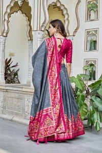 Lehenga Choli en soie Dola |   Vêtements traditionnels brodés faits à la main pour femmes - Product Image 5