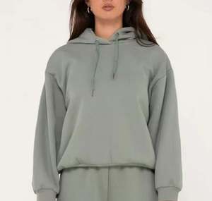 Pull-over à capuche personnalisé pour femmes Sweat-shirt surdimensionné doublé polaire Streetwears chauds et décontractés pour l'hiver - Product Image 1