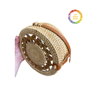 Elegante bolso de mimbre cilíndrico, monedero de mimbre sostenible con asa de madera, perfecto para uso turístico, ocasiones especiales - Product Image 1