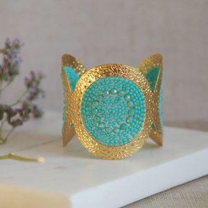 Pulseras de puño de latón con cuentas de vidrio de varios colores - Product Image 2