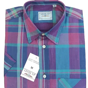 قميص رجالي مصنوع من القطن بنسبة 100% بأكمام قصيرة ملون ومتابع لتصميم تقليدي صنع في إيطاليا
