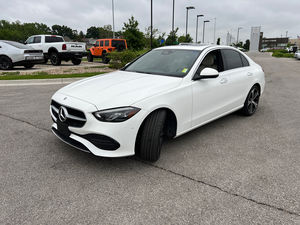 ราคาโปรโมชั่นปี 2024 เมอร์เซเดส-เบนซ์ ซี 300 เครื่องยนต์ 2.0 ลิตร เทอร์โบชาร์จ 4 สูบ ระบบมิลด์ไฮบริด 48V - Product Image 3