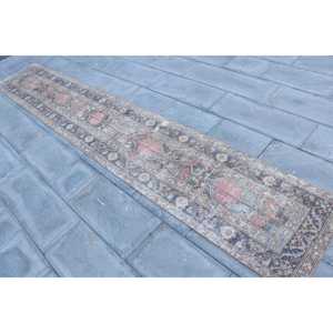 Alfombra Turca Vintage de Lana, 2x12.4 pies (62x379 cm), Azul con Diseño de Parches, Respaldo de Látex Ecológico - Product Image 2