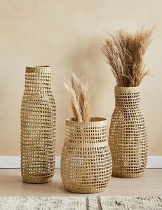 Vase à fleurs compact en rotin design avec construction légère et robuste pour les décorations de tous les jours et les intérieurs contemporains - Product Image 6