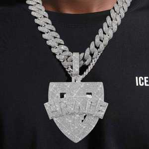 จี้และชาร์มทองคำ 14K ประดับโมอิสซาไนต์ PRINCE พร้อมโลโก้สั่งทำพิเศษ ดีไซน์เฉพาะตัว - Product Image 1