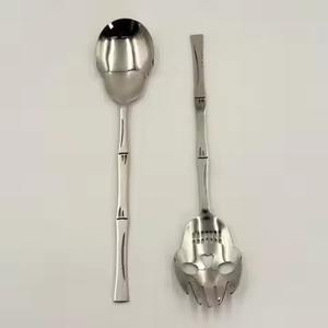 ชุดช้อนส้อมสแตนเลสสตีล 2 ชิ้น สไตล์คลาสสิก ขัดเงาแบบโบราณ สีเงินธรรมชาติ - Product Image 2