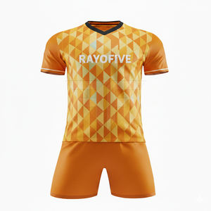 Tenue de football respirante de haute qualité, imprimée, personnalisable avec logo et taille sur mesure, durable, 100 % polyester - Product Image 4