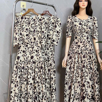 Robe élégante pour femmes à col et manches courtes, alliant parfaitement élégance, confort, décontracté et formel pour divers événements, maxi en soie