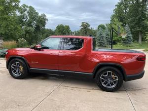 Camioneta REVEAN RIT AWD 2022 con Doble Motor, Batería de Litio, Neumáticos R18, Asientos de Cuero, 6 Asientos, Techo Panorámico, Cámara Trasera - Product Image 6