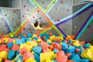 Matériau en PVC TPE de fosse à mousse gonflable de qualité commerciale personnalisé en usine Protection d'entraînement de gymnastique supérieure pour l'utilisation en salle de sport - Product Image 5