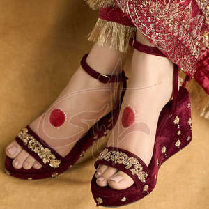 Sandales à talons brodées faites à la main sur mesure avec semelle extérieure en cuir véritable antidérapante, dessus en velours, nouvelle arrivée, vente en gros - Product Image 5