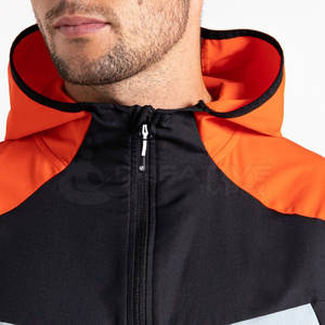 Vente en gros Veste d'extérieur softshell légère et coupe-vent et imperméable avec fermeture à glissière respirante avec logo personnalisé pour équipement de sport - Product Image 4