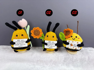 Muñeco de ganchillo hecho a mano, juguete energético y emocional, abeja amuleto de la suerte con alas, abeja de bolsillo para abrazar, abeja feliz, regalo de coraje, llavero, regalo de graduación - Product Image 4