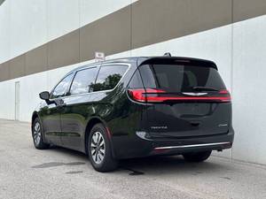 Chrysler Pacific Hybrid Touring L d'occasion à bas prix, modèle 2022, à vendre - Product Image 3