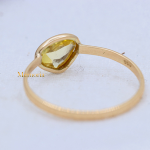 Anillo de Mujer Hecho a Mano en Oro Amarillo Sólido de 14k con Zafiro Amarillo Natural de Alta Calidad en Engaste de Bisel de Memoria Jewels Trendy - Product Image 2