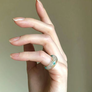 Anillo de Joyería de Lujo Moderno de Estilo Orgánico de Resina y Madera Elegante, Acabado en Epoxi de Madera Hecho a Mano, Color y Tamaño Personalizados, para Fiestas - Product Image 1