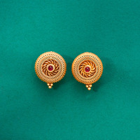 Boucles d'oreilles clous tendance en laiton antique avec placage or mat pour femmes, directement des meilleurs grossistes de bijoux d'Inde