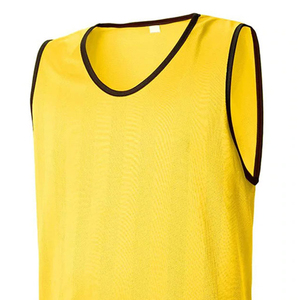 Baberos de ropa deportiva de número personalizado de alta calidad al por mayor Chaleco de entrenamiento deportivo de equipo Baberos de fútbol para adultos - Product Image 4