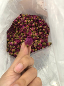 กลีบกุหลาบแห้งคุณภาพสูงสำหรับโครงการ DIY ส่วนผสมที่มีกลิ่นหอมของตกแต่งบ้านเหมาะสำหรับการส่งออกและขายส่ง - Product Image 2