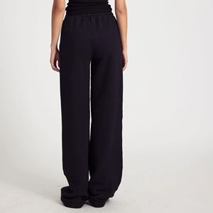 Pantalon de survêtement évasé pour femme en coton 100% de couleur noire unie avec logo personnalisé délavé, décontracté et pour l'extérieur - Product Image 2