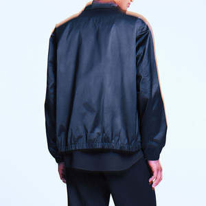 Asequible clásico elegante hombres chaquetas de bombardero para todas las estaciones de alta calidad de los hombres de satén chaqueta de invierno con su logotipo - Product Image 2