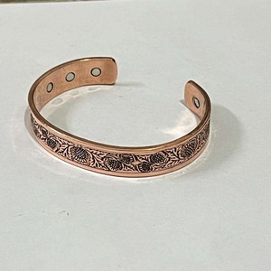 Brazalete Unisex de Latón, Diseño Floral Vintage Hecho a Mano, Joyería Cristiana para Hombres y Mujeres, Elegante y con Estilo - Product Image 6