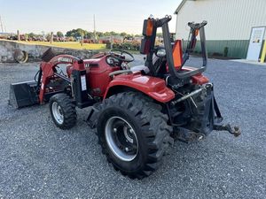 Tractor agrícola usado de servicio pesado Mini Case IH Farmall 31 MFWD Premium, construido para trabajo agrícola exigente y larga vida útil. - Product Image 3