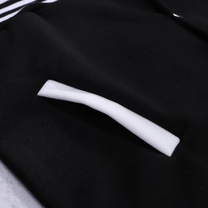 เสื้อแจ็คเก็ตวาร์ซิตี้แบบสั่งทำ SENSSEL SPORTS รุ่น Unisex สีดำขาว ปักลาย NY ติดกระดุมแป๊ก คอเสื้อแบบริบบิ้น ซับในแบบควิลท์ สไตล์ลำลอง - Product Image 4