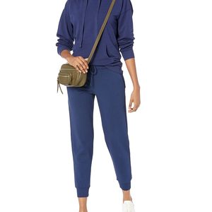 Nueva llegada Sudadera con capucha de algodón de manga larga con cremallera para mujer con diseño de Top corto Sudaderas con capucha con logotipo impreso personalizado en venta al por mayor - Product Image 2