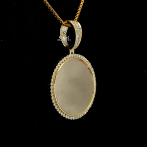 Bijoux Hip Hop glacé rond taille brillant Moissanite diamant pendentif à breloque personnalisé en or jaune 10kt - Product Image 3