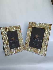 Cadre photo de luxe en mosaïque de nacre, incrustation de coquillages irisés et scintillants pour une décoration élégante de bureau ou de maison de style côtier - Product Image 4