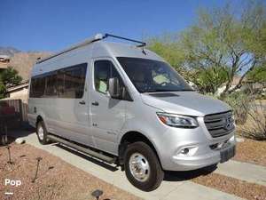 Grand 2020 2021 2022 2023 2024 UTILISÉ 2022 Winnebago Classe B RV Boldt 70BL RV Camping Camping Camping - Product Image 4