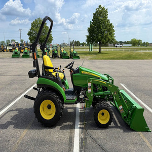 Tractor utilitario compacto John Deere 2025R de 35 HP, 4x4, con transmisión hidrostática, cargador frontal, retroexcavadora y listo para cortar césped, tractor diésel - Product Image 5