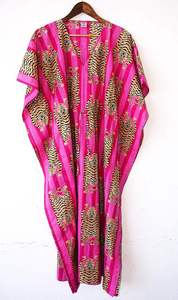 Robe longue au sol caftan imprimé tigre pour femme avec impression numérique à la taille naturelle - Product Image 4